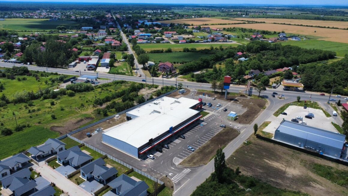 Commercial Retail Park in Ciolpani, Ilfov county