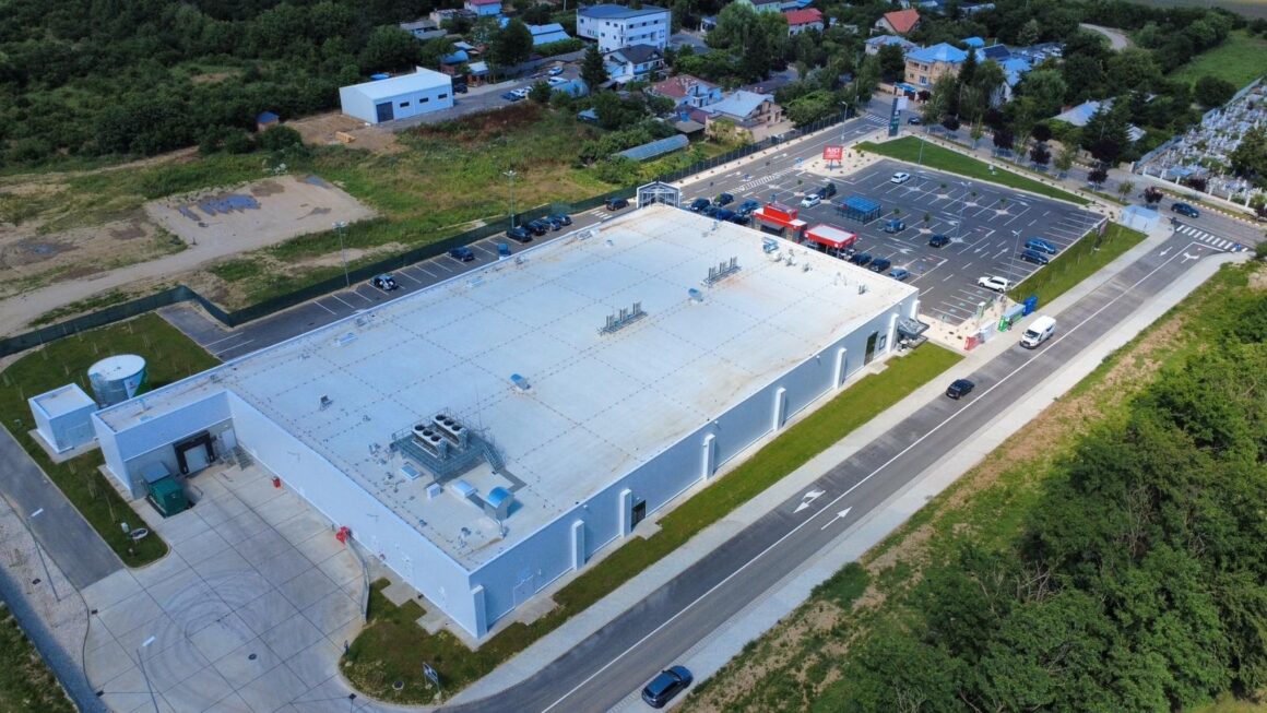 Hypermarket in Titu, Dambovita county