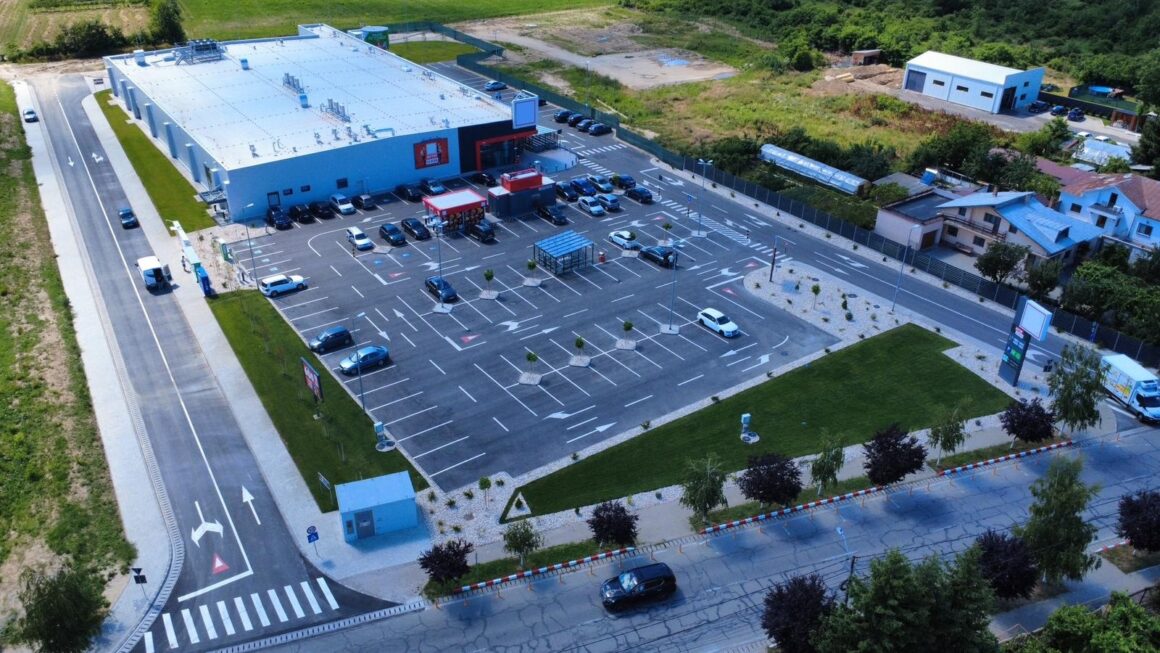 Hypermarket in Titu, Dambovita county