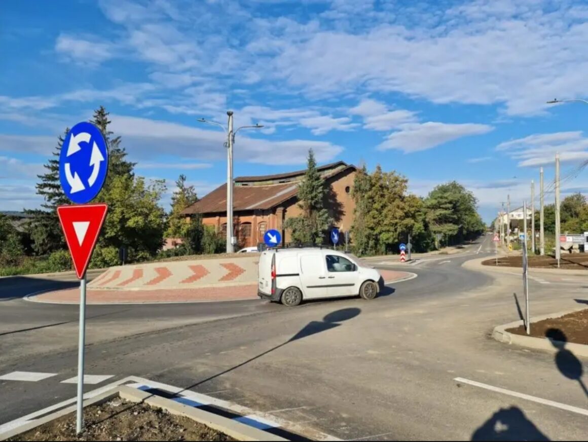 Sens giratoriu Hypermarket Suceava, judetul Suceava
