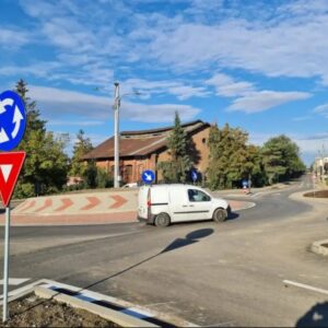 Roundabout access to a Hypermarket in Suceava, Suceava county